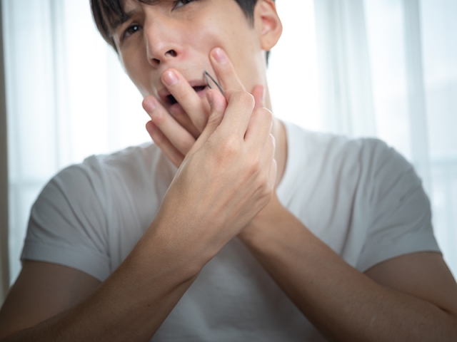 ほうれい線が気になる男性